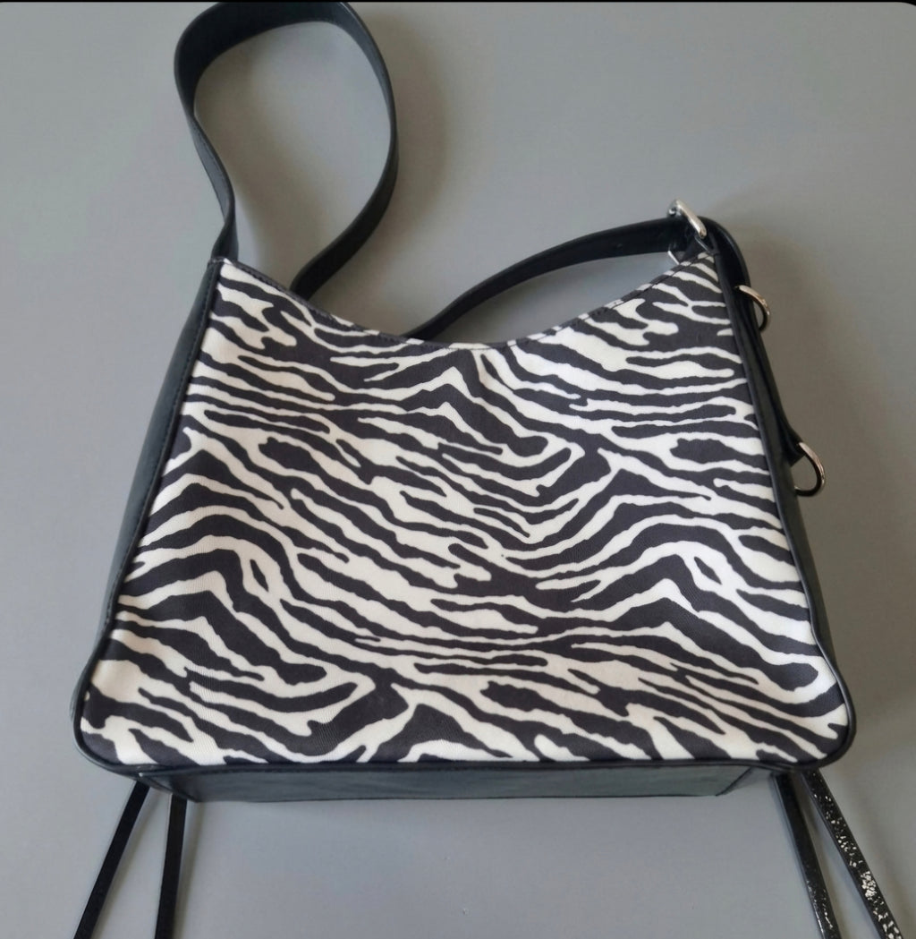 Vista trasera bolso hobo zebra mystic eye boho chic artesanal | vaqueraspain