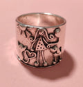 Anillo vintage niña con vestido de lunares de acero y baño de rodio talla 16 | vaqueraspain