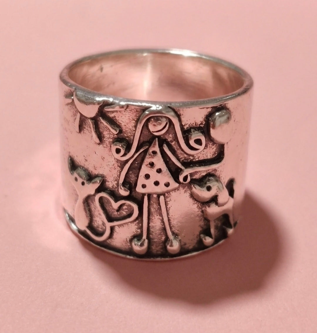 Anillo vintage niña con vestido de lunares de acero y baño de rodio talla 16 | vaqueraspain