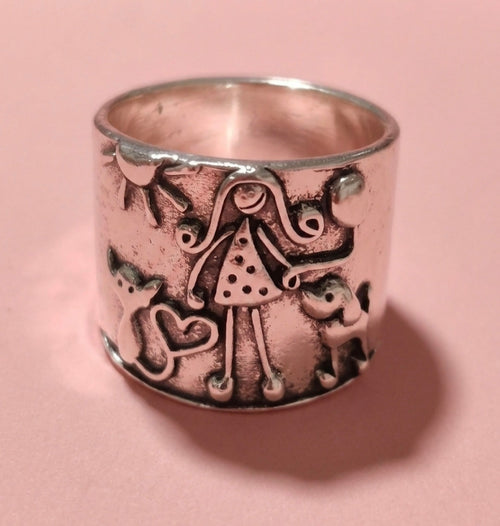 Anillo vintage niña con vestido de lunares de acero y baño de rodio talla 16 | vaqueraspain