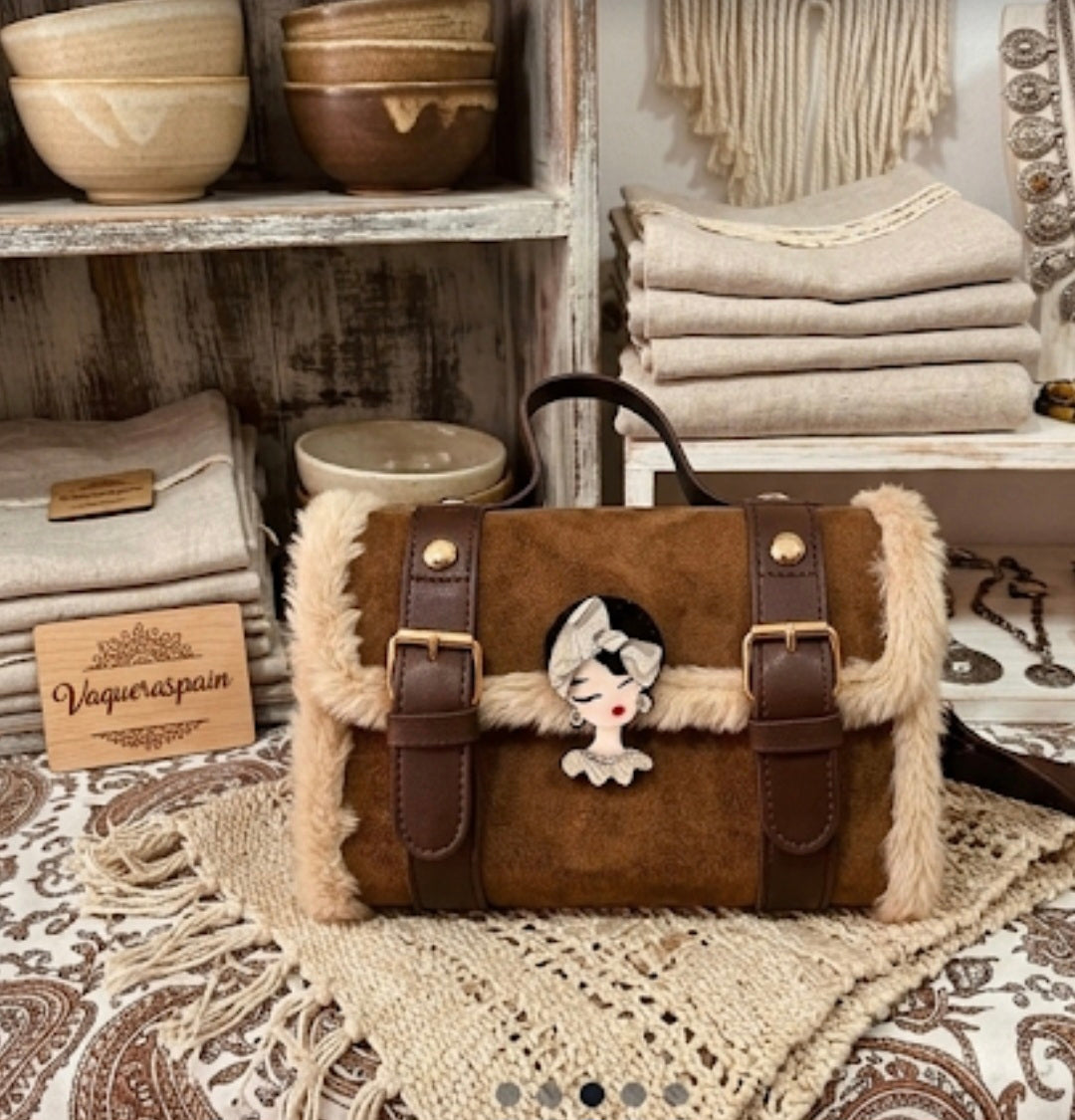 Bolso boho chic artesanal de antelina marrón