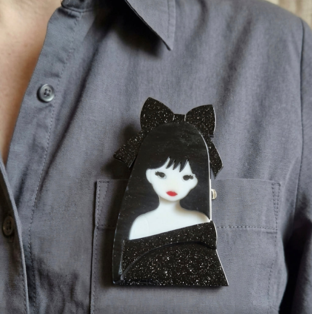 Broche vintage mujer con lazo