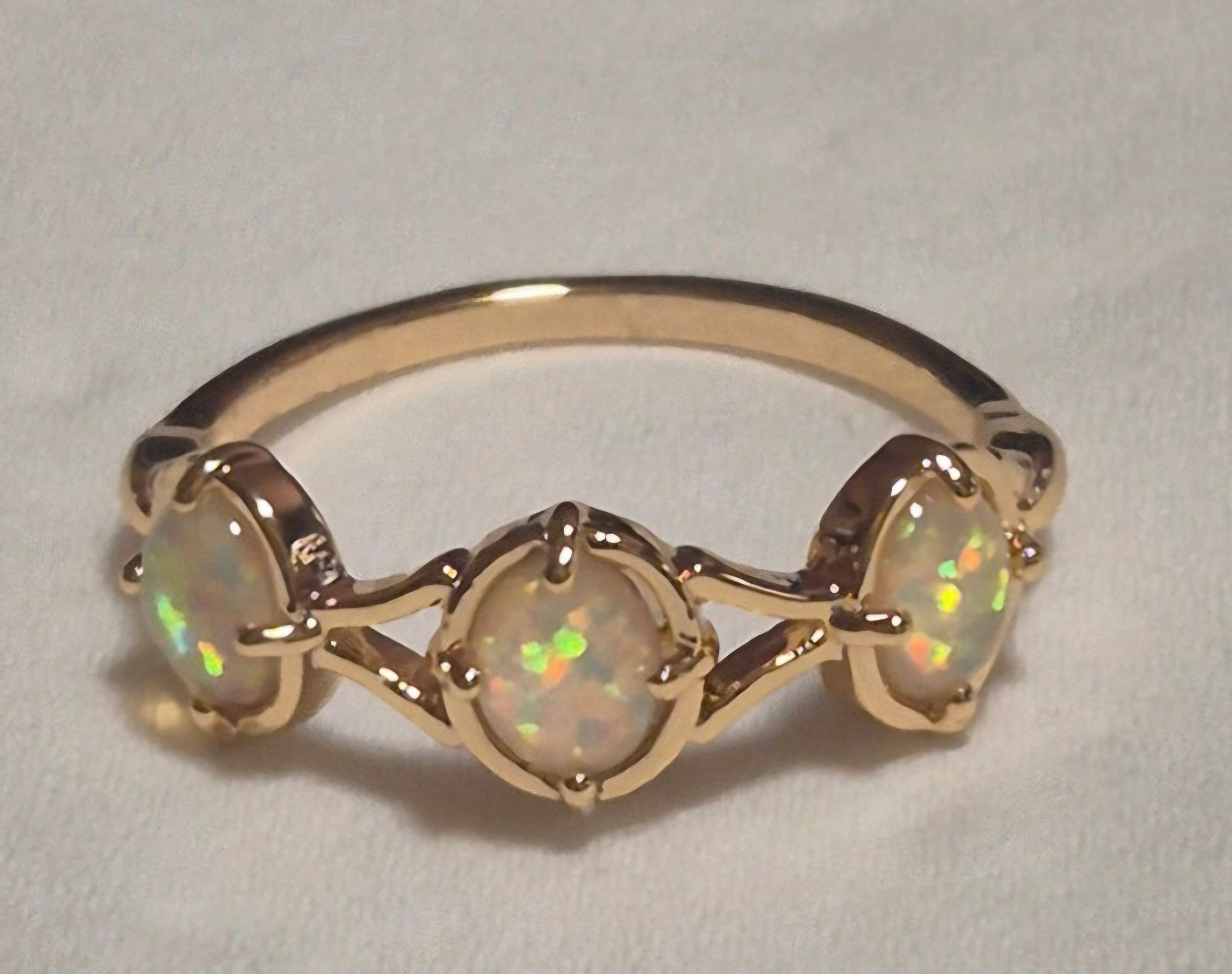 Anillo trilogía vintage chapado oro amarillo 18K con 3 ópalos talla 13,5 | vaqueraspain