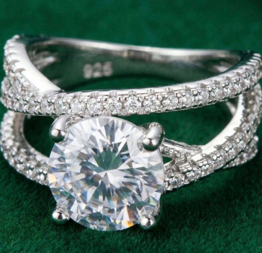Detalle diseño entrelazado anillo pavé plata 925 vintage | vaqueraspain