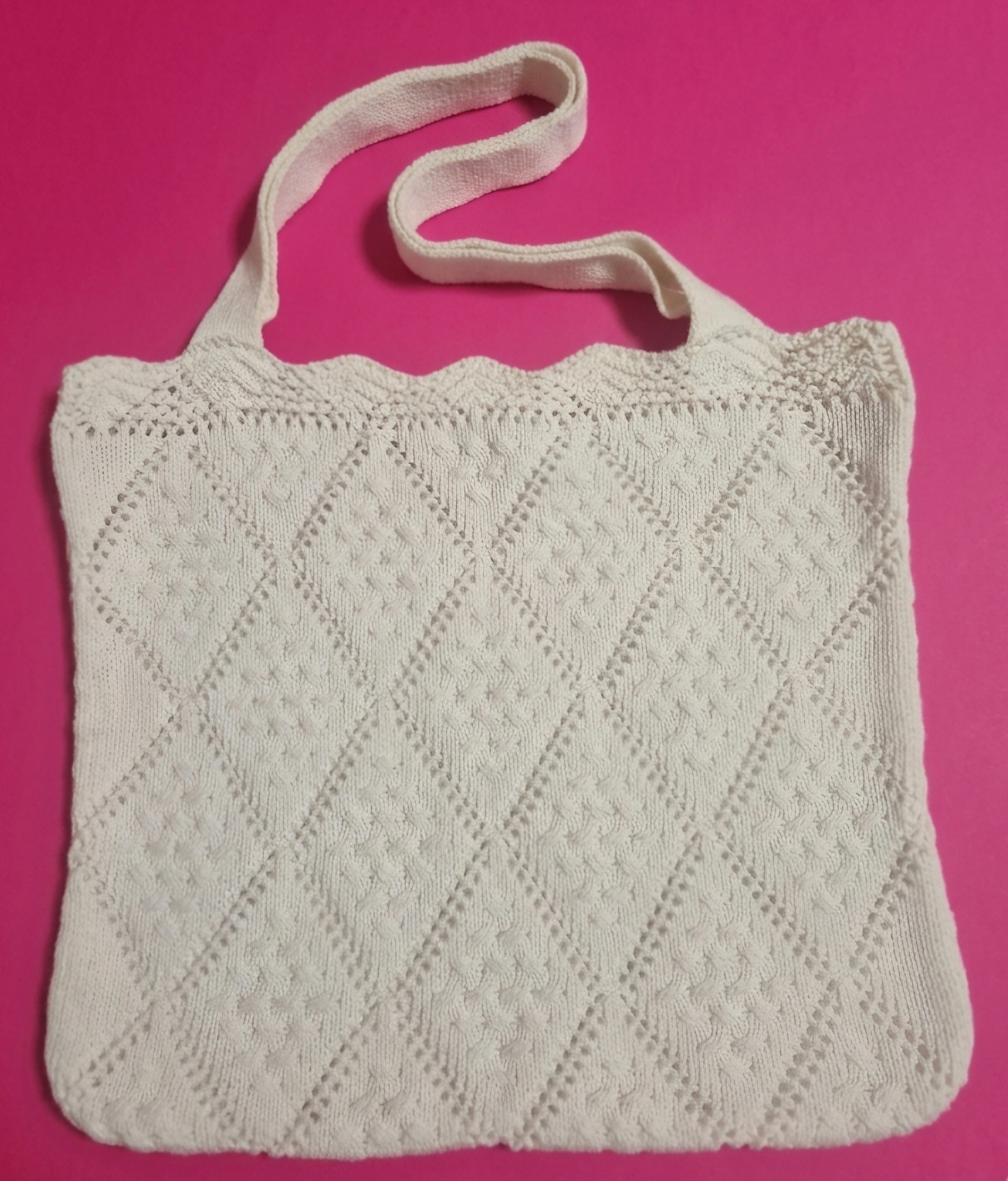 Vista frontal bolso boho chic blanco roto diseños geométricos zigzag | vaqueraspain