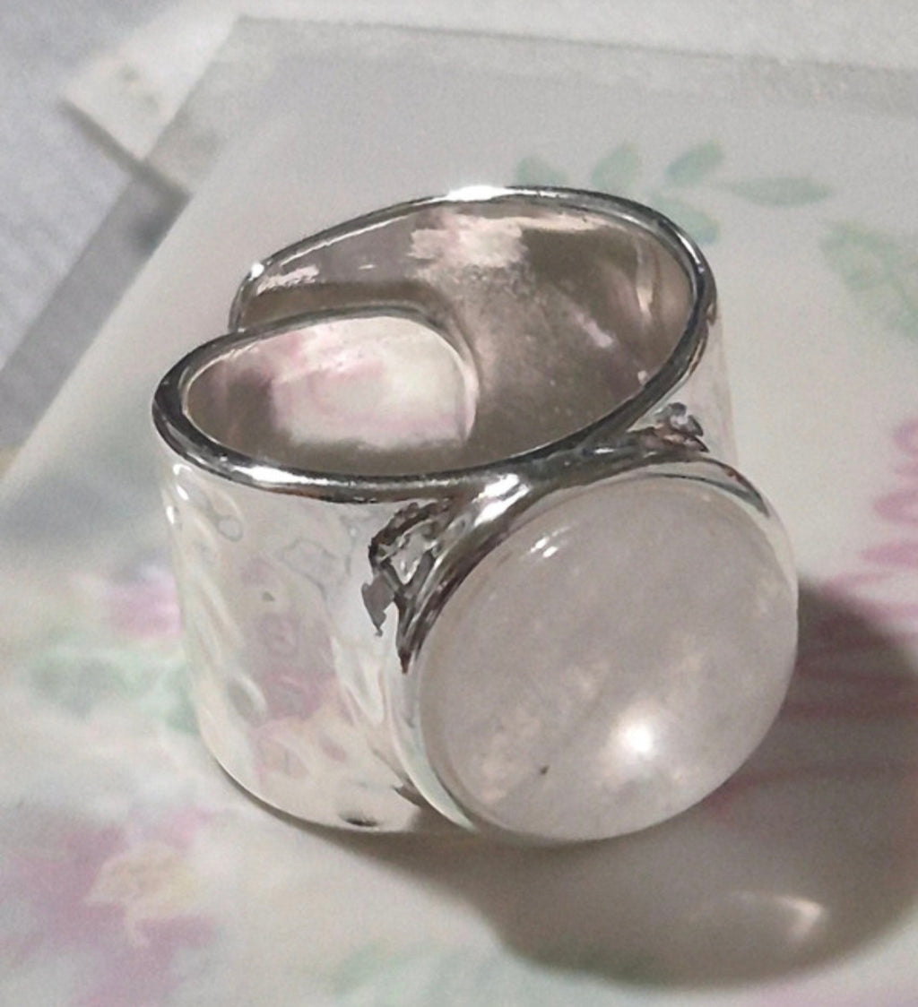 Vista frontal anillo sello bohemio con piedra lunar plata 925 | vaqueraspain