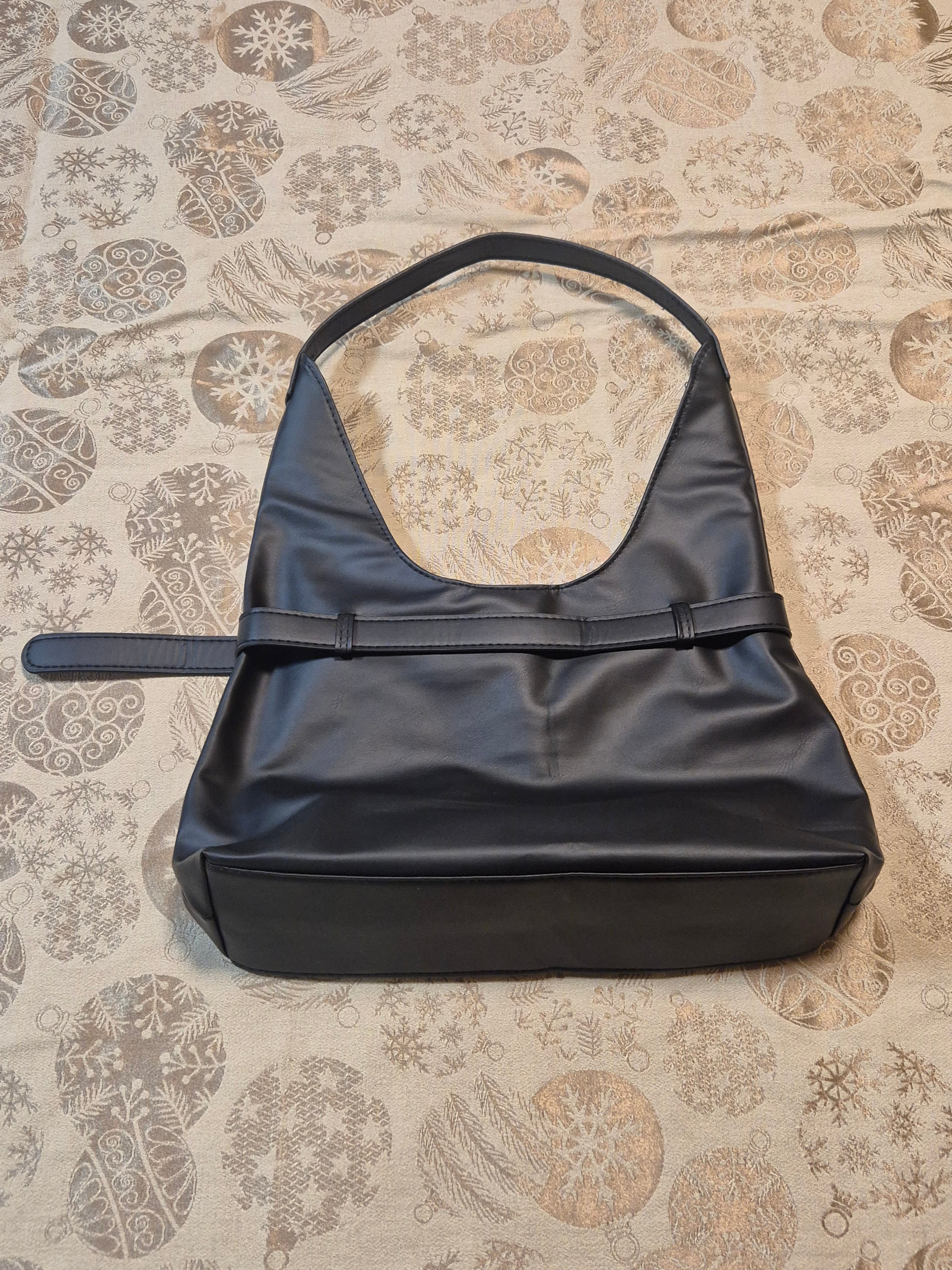Bolso negro boho chic corazón bordado pedrería detalle - vaqueraspain