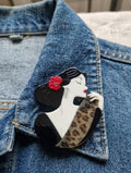 Broche boho chic mujer con estola de leopardo
