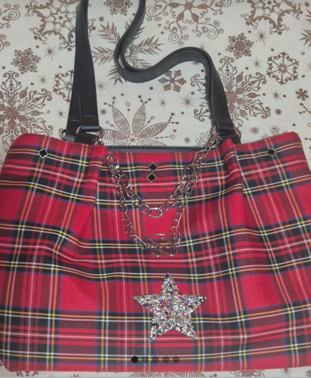 Bolso tote cuadros escoceses color rojo vibrante con estrella strass boho chic | vaqueraspain