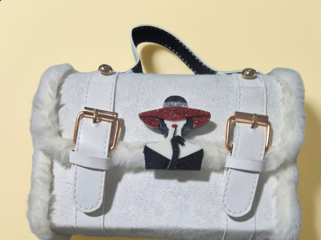 Detalle blanco roto bolso de mano boho chic broche mujer shhh | vaqueraspain