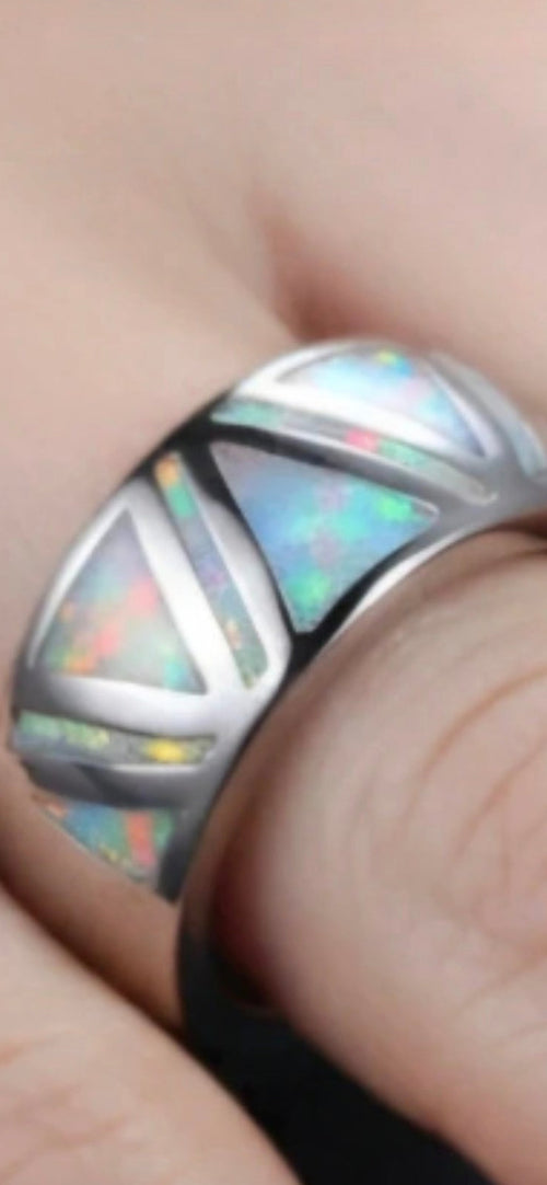 Anillo de acero con triángulos en ópalo blanco talla 13,5 boho chic | vaqueraspain