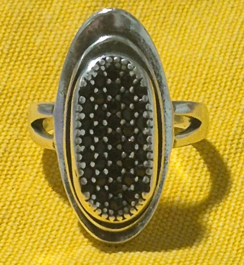 Anillo bohemio alargado plata 925 con panel de espinelas negras vintage | vaqueraspain