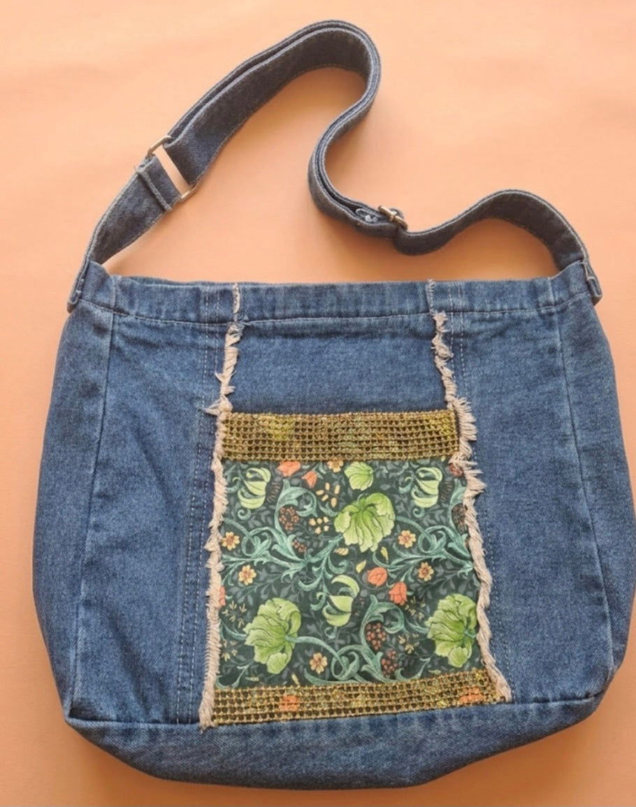 Bolso de mano boho chic vaquero con estampado floral artesanal vintage | vaqueraspain