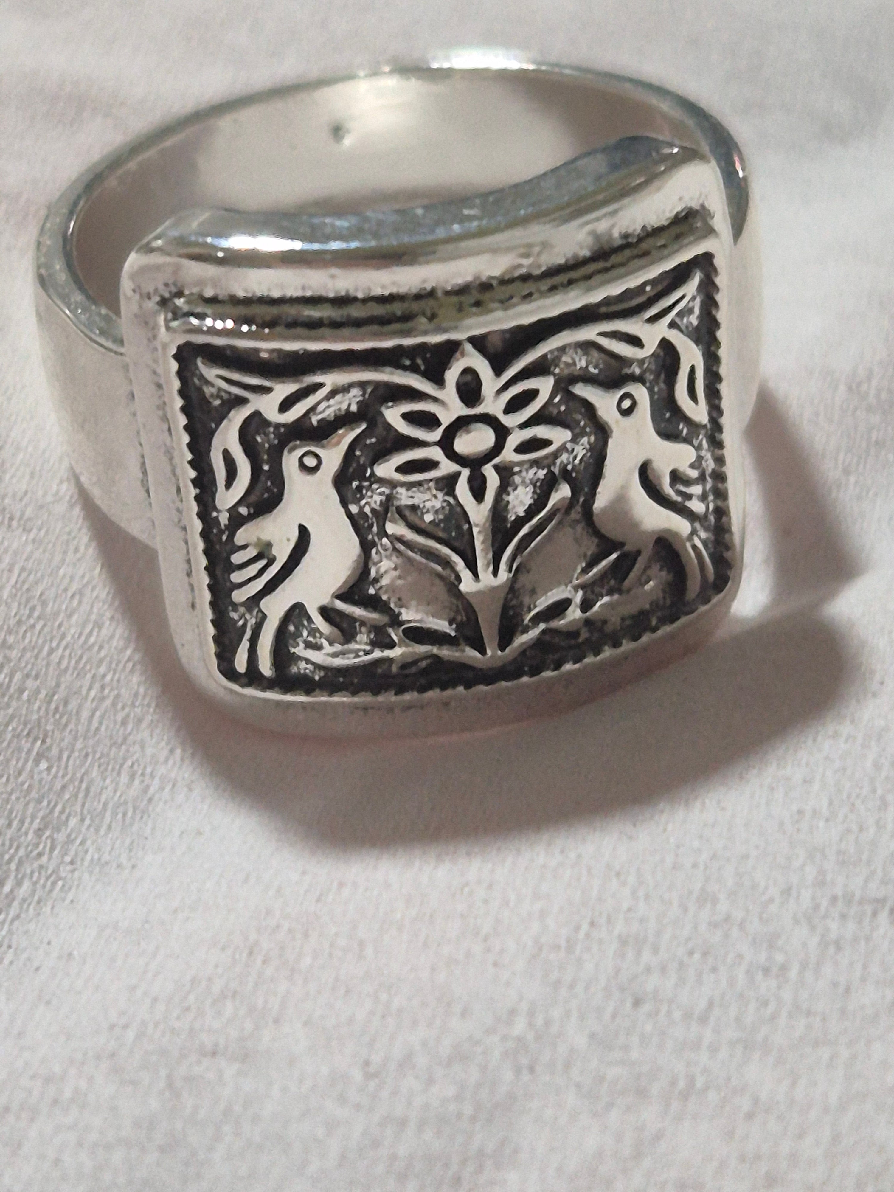 Vista frontal anillo bohemio vintage pájaros con flor acero baño rodio | vaqueraspain
