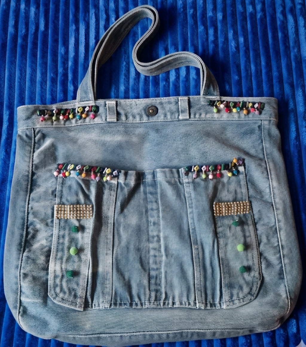 Bolso vaquero tote boho chic veraniego con pompones artesanal vintage | vaqueraspain