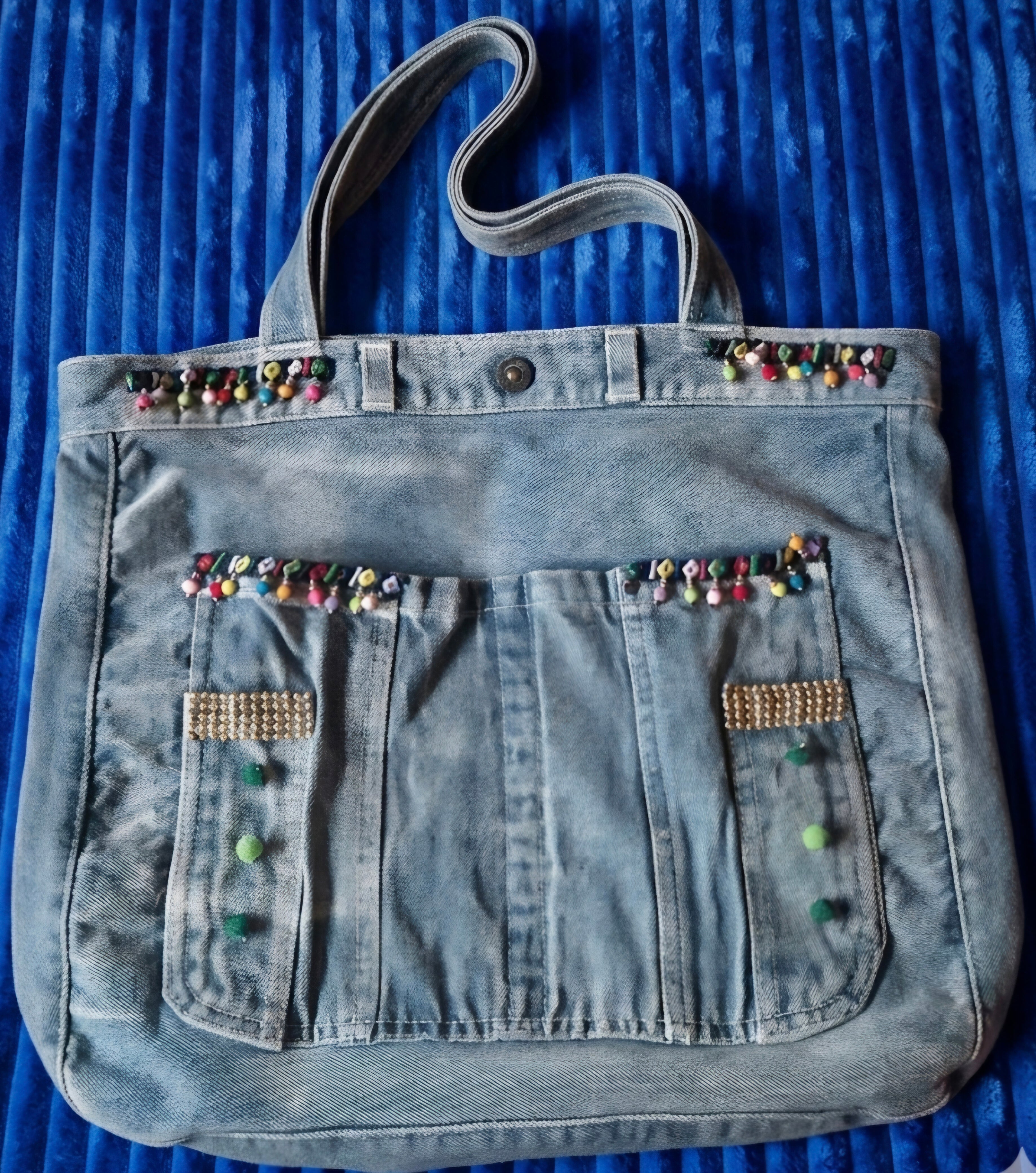 Bolso vaquero tote boho chic veraniego con pompones artesanal vintage | vaqueraspain