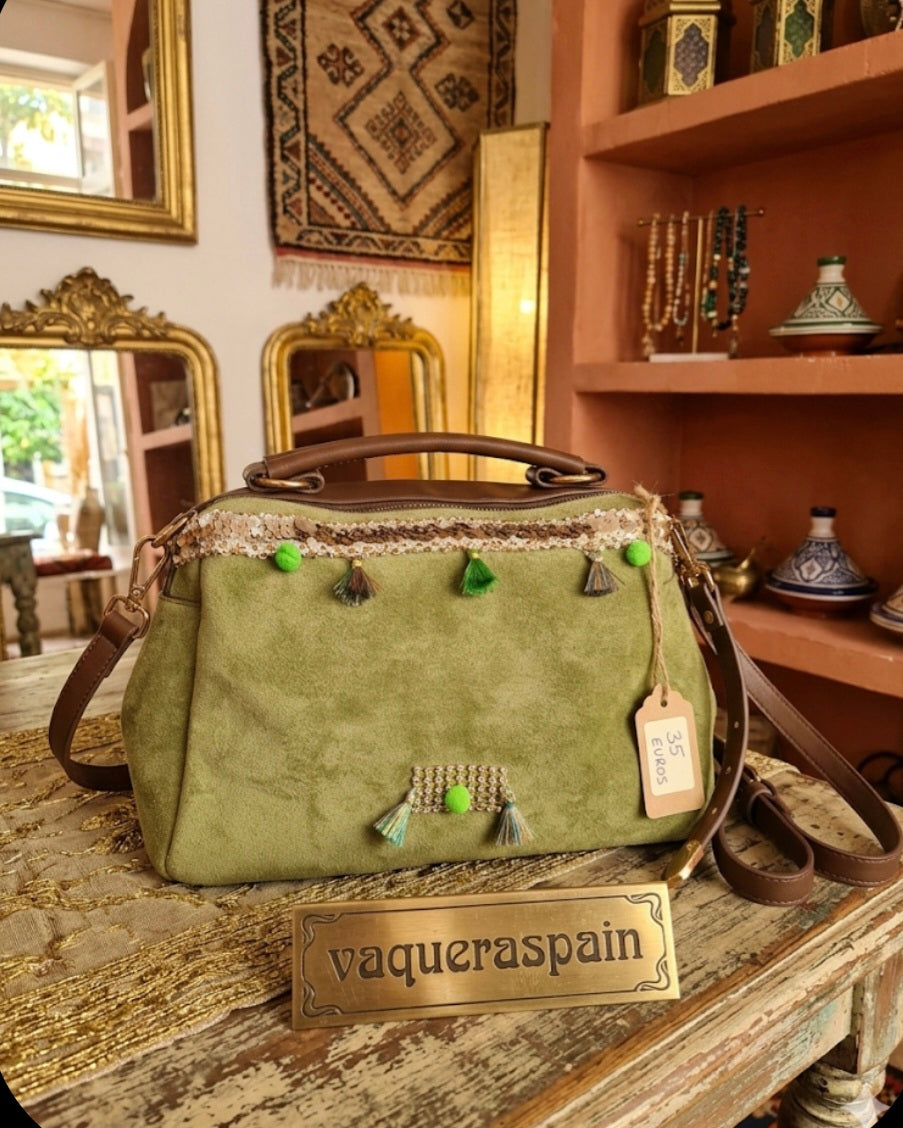 Bolso de mano boho chic verde musgo con lentejuelas brillantes