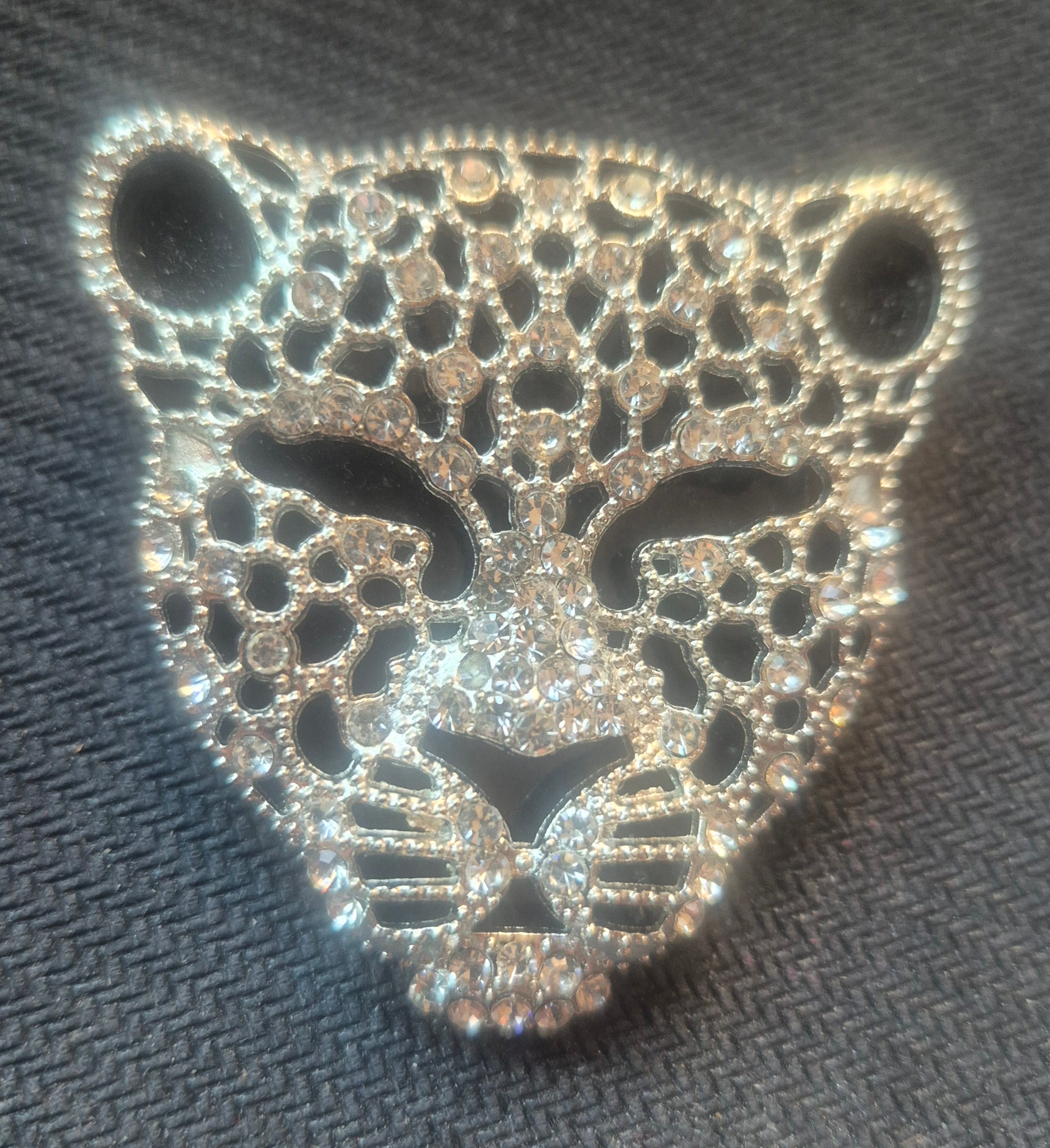 Broche vintage cabeza de felino plateada
