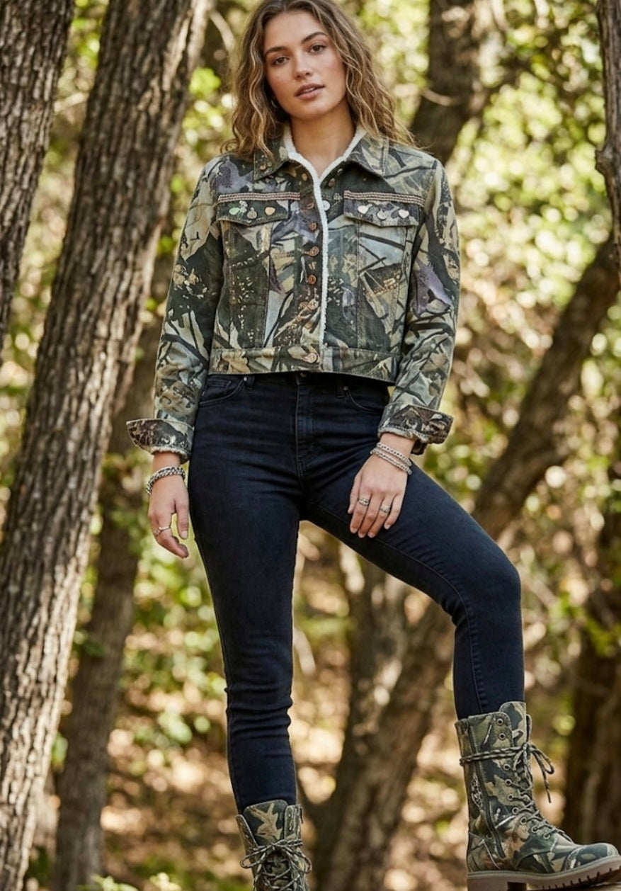Vista trasera chaqueta vaquera caza con detalles románticos boho chic | vaqueraspain