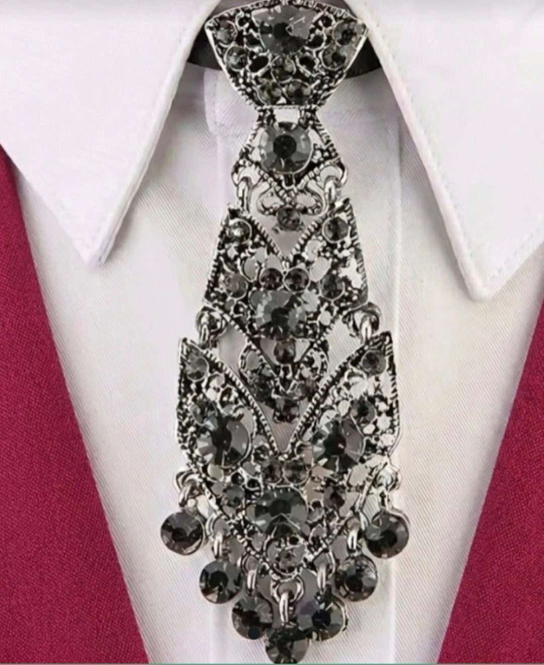 Vista lateral corbata joya strass plateado accesorio vintage | vaqueraspain