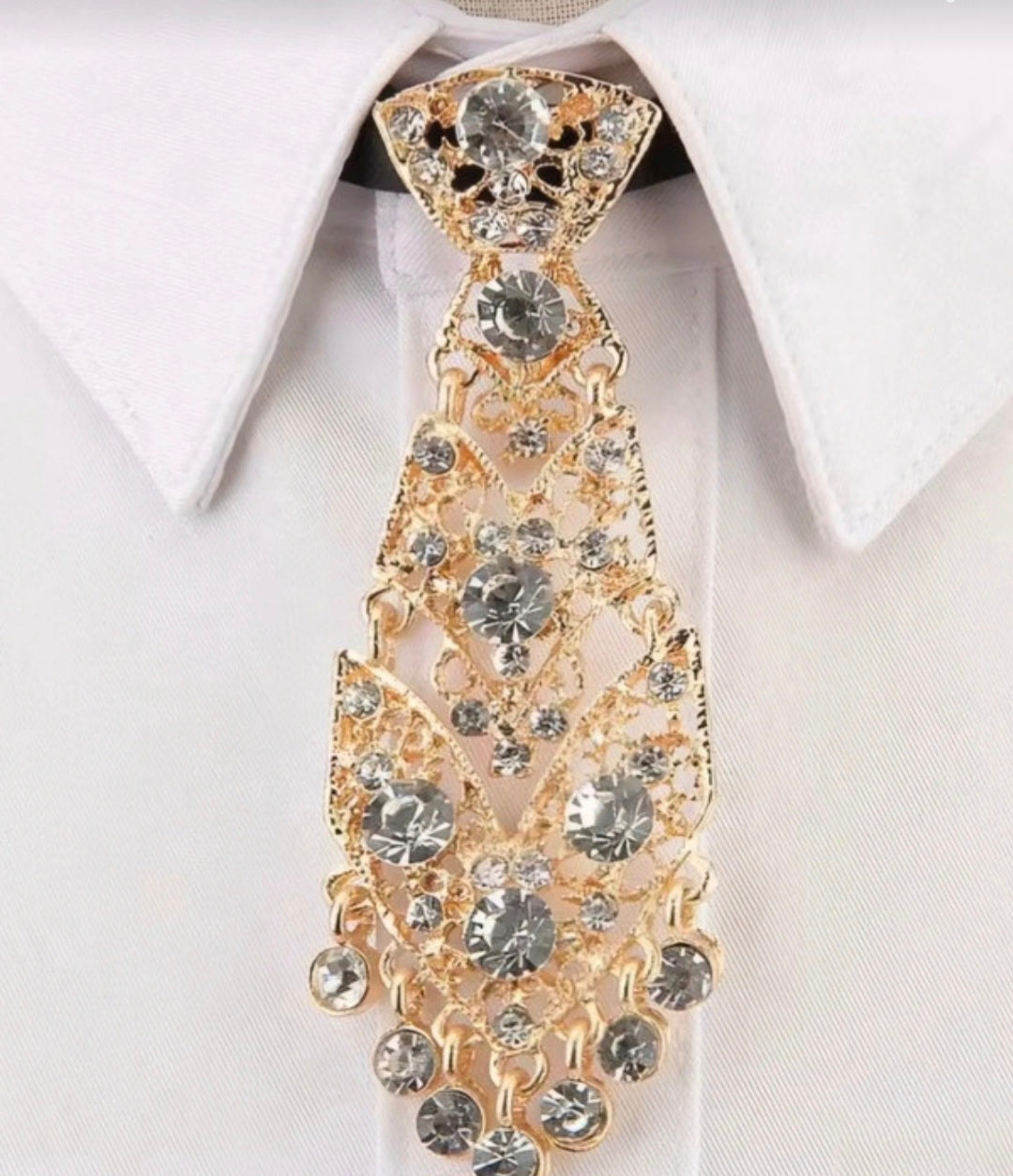 Detalle strass plata corbata joya dorada accesorio artesanal | vaqueraspain