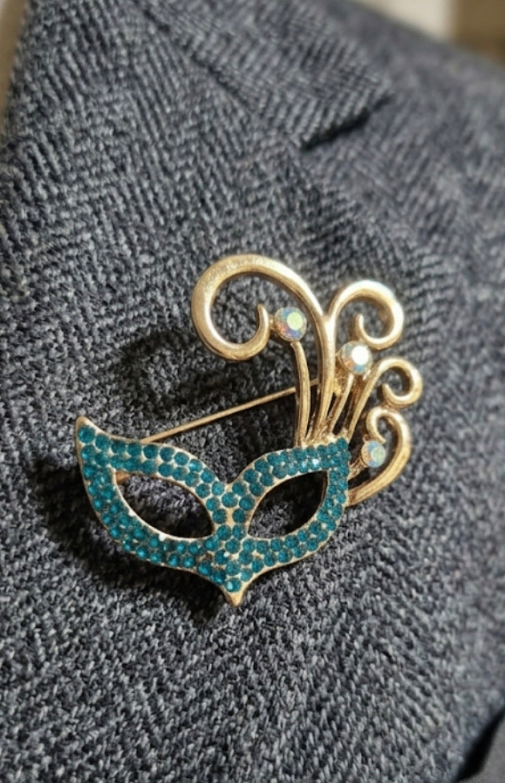 Broche máscara de antifaz de estilo veneciano azul turquesa