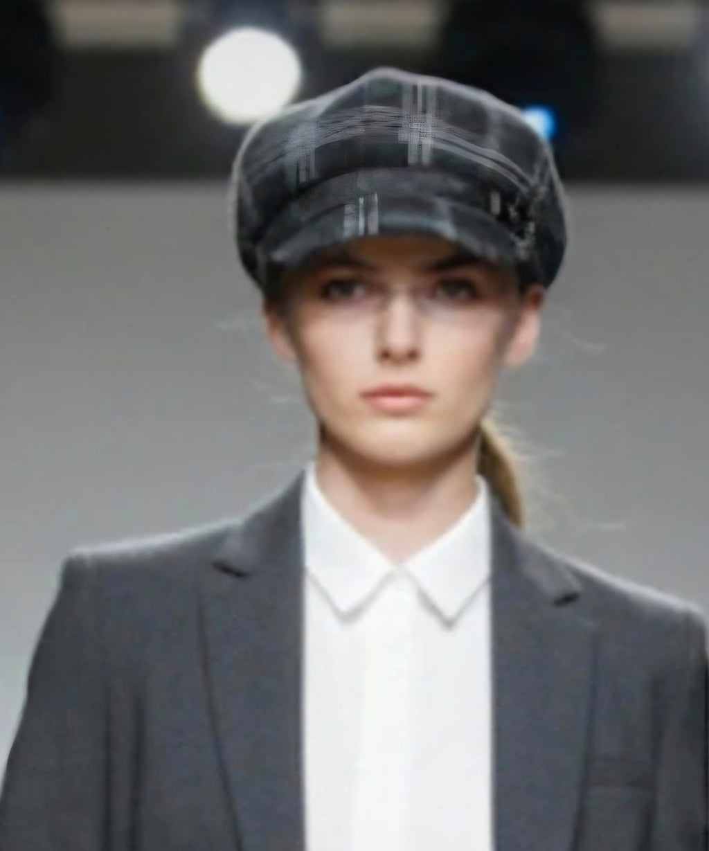 Gorra de mujer cuadros escoceses gris oscuro negro y blanco | vaqueraspain

