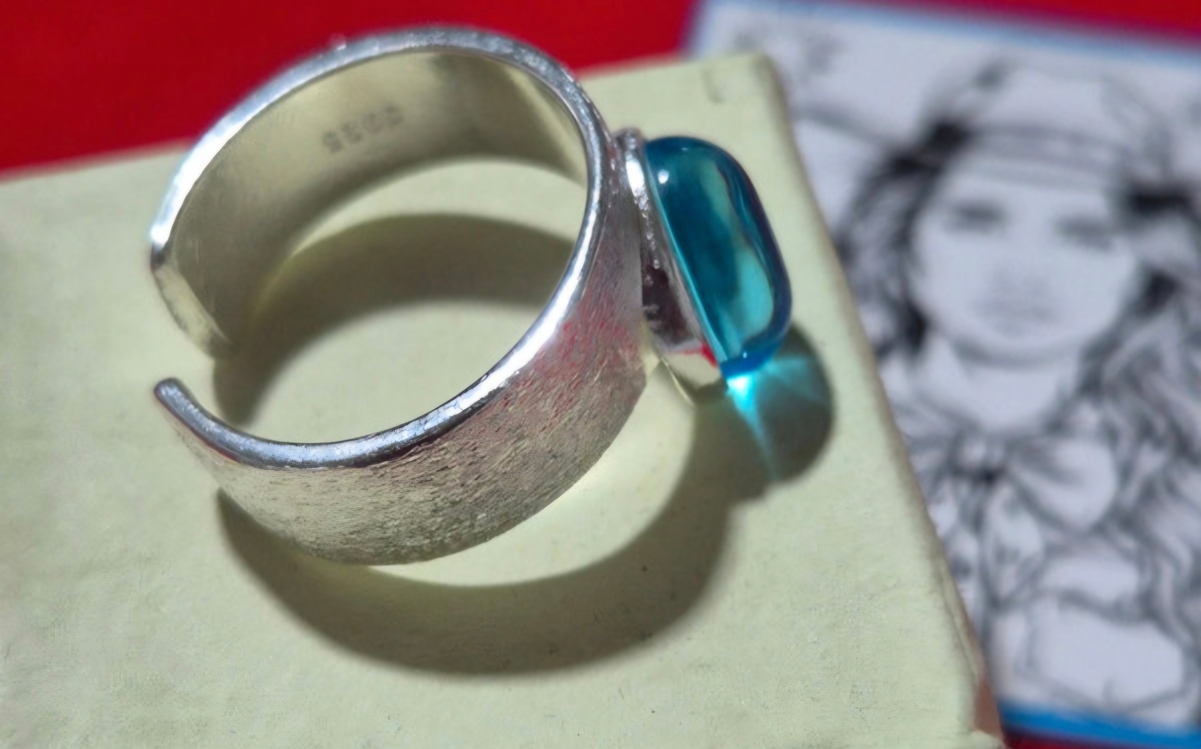 Anillo boho chic ajustable     "Piedra lunar" de plata 925.