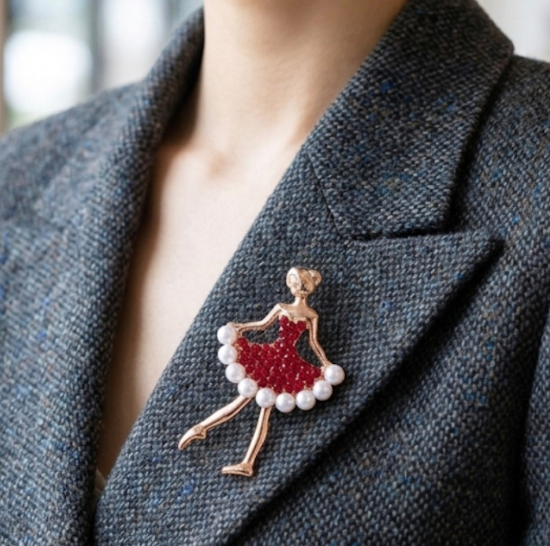 Broche bailarina de ballet con vestido rojo