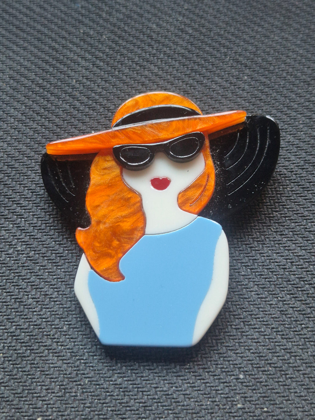 Broche boho chic mujer pelirroja