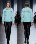 Chaqueta vaquera boho chic azul pastel con borlas de colores | vaqueraspain