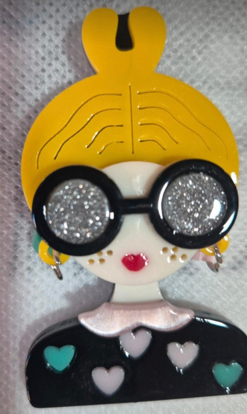 Broche vintage chica rubia moño alto boho chic | vaqueraspain