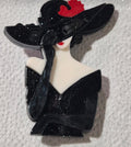 Broche vintage boho chic mujer con pamela y vestido negro brillos | vaqueraspain