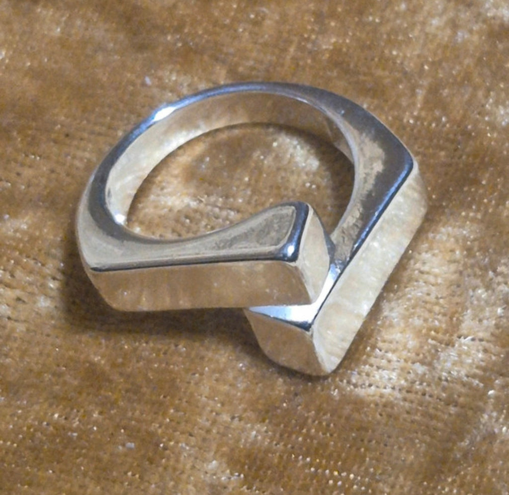 Vista lateral anillo bypass unisex plata 925 talla 10,5 | vaqueraspain