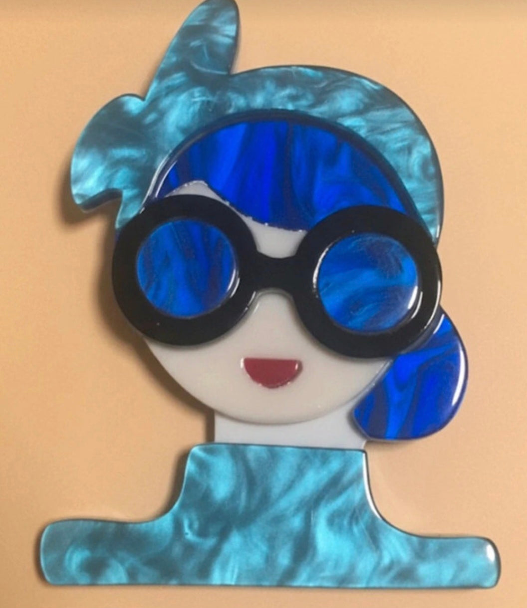 Broche minimalista boho chic gafas de sol circulares azul y montura negra | vaqueraspain
