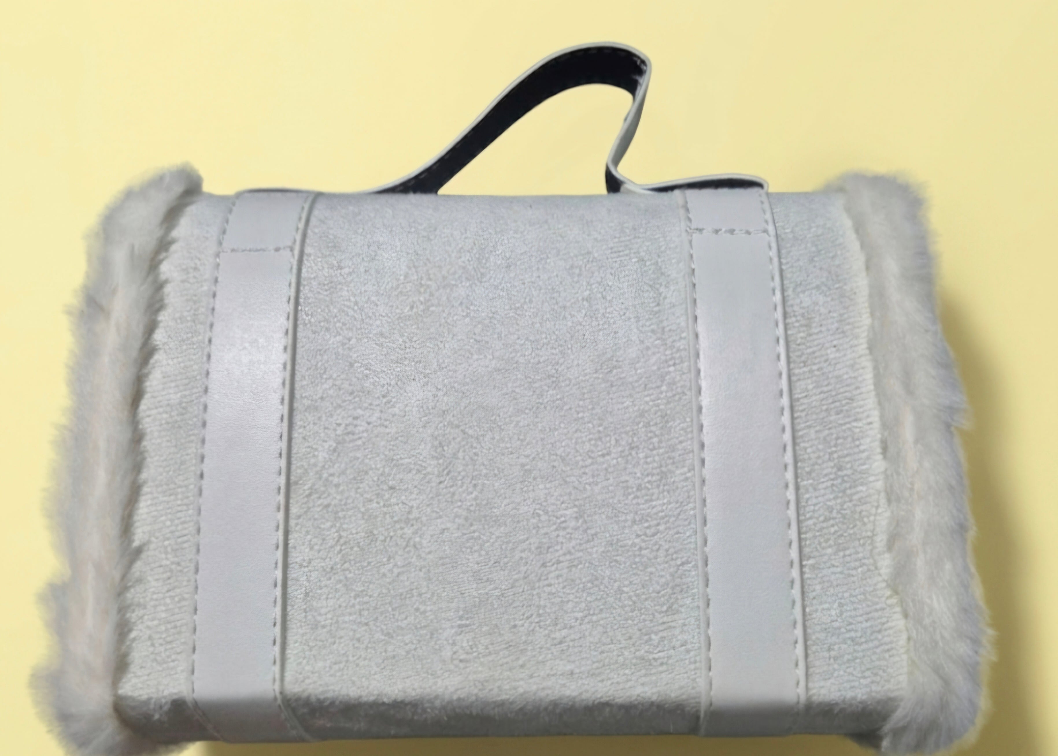 Vista frontal bolso de mano boho chic blanco roto broche mujer shhh | vaqueraspain