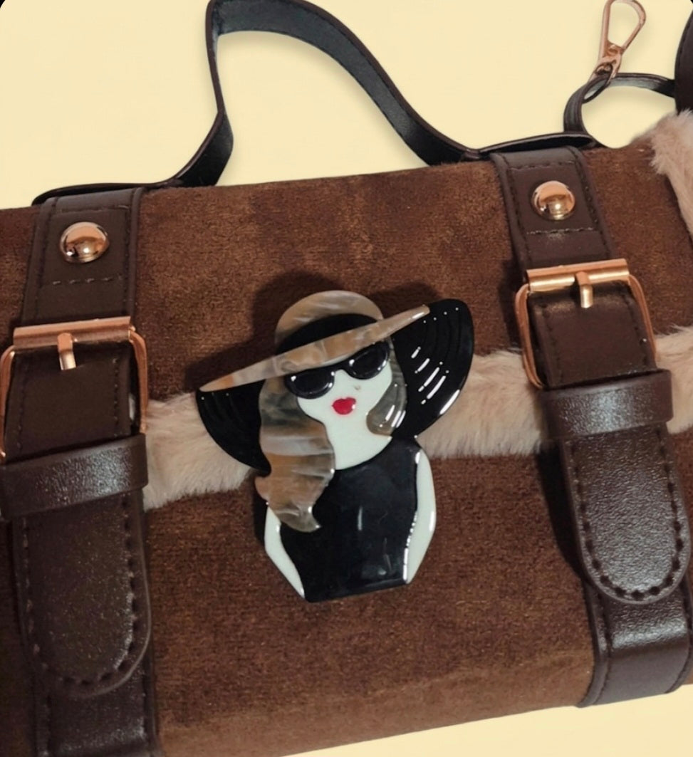 Bolso de mano boho chic marrón chocolate con broche mujer glamurosa vintage | vaqueraspain