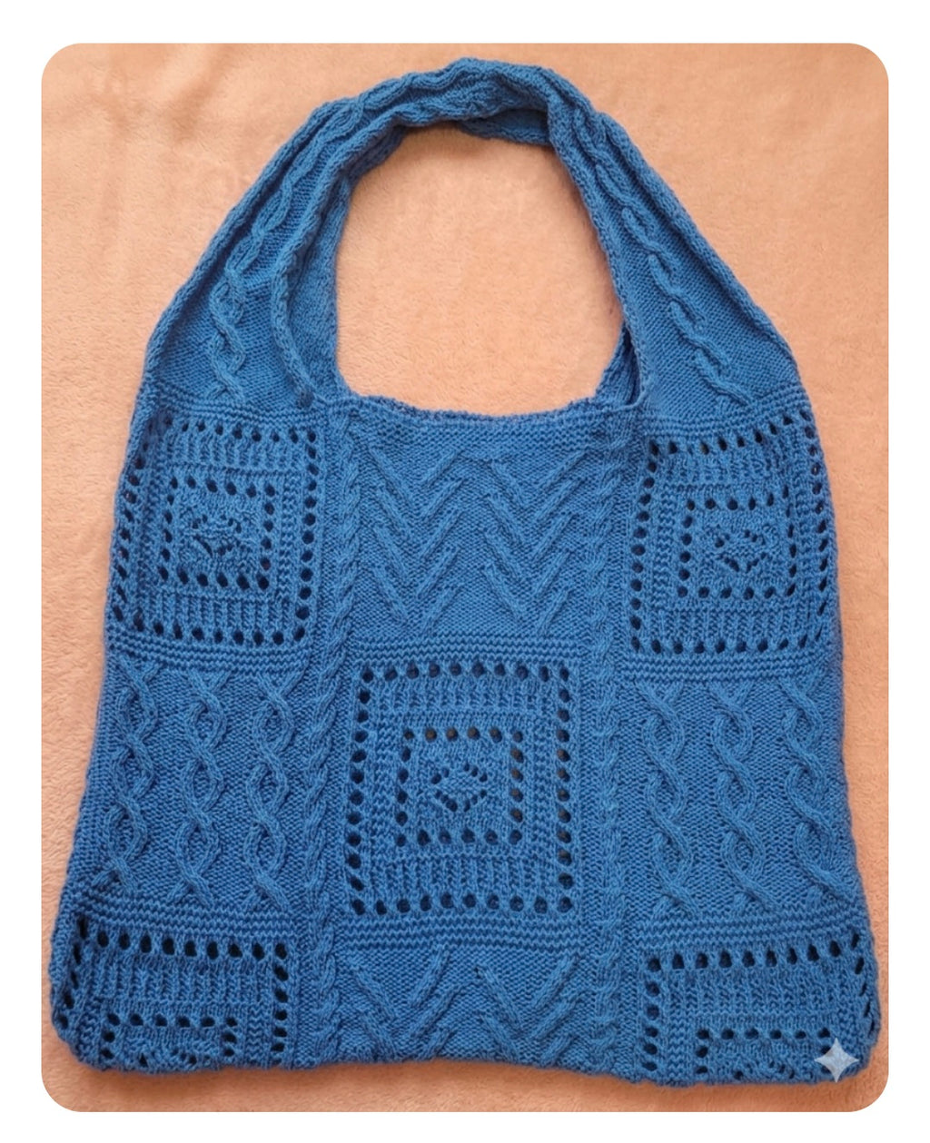 Vista frontal bolso boho chic algodón azul flores encaje blancas artesanal | vaqueraspain