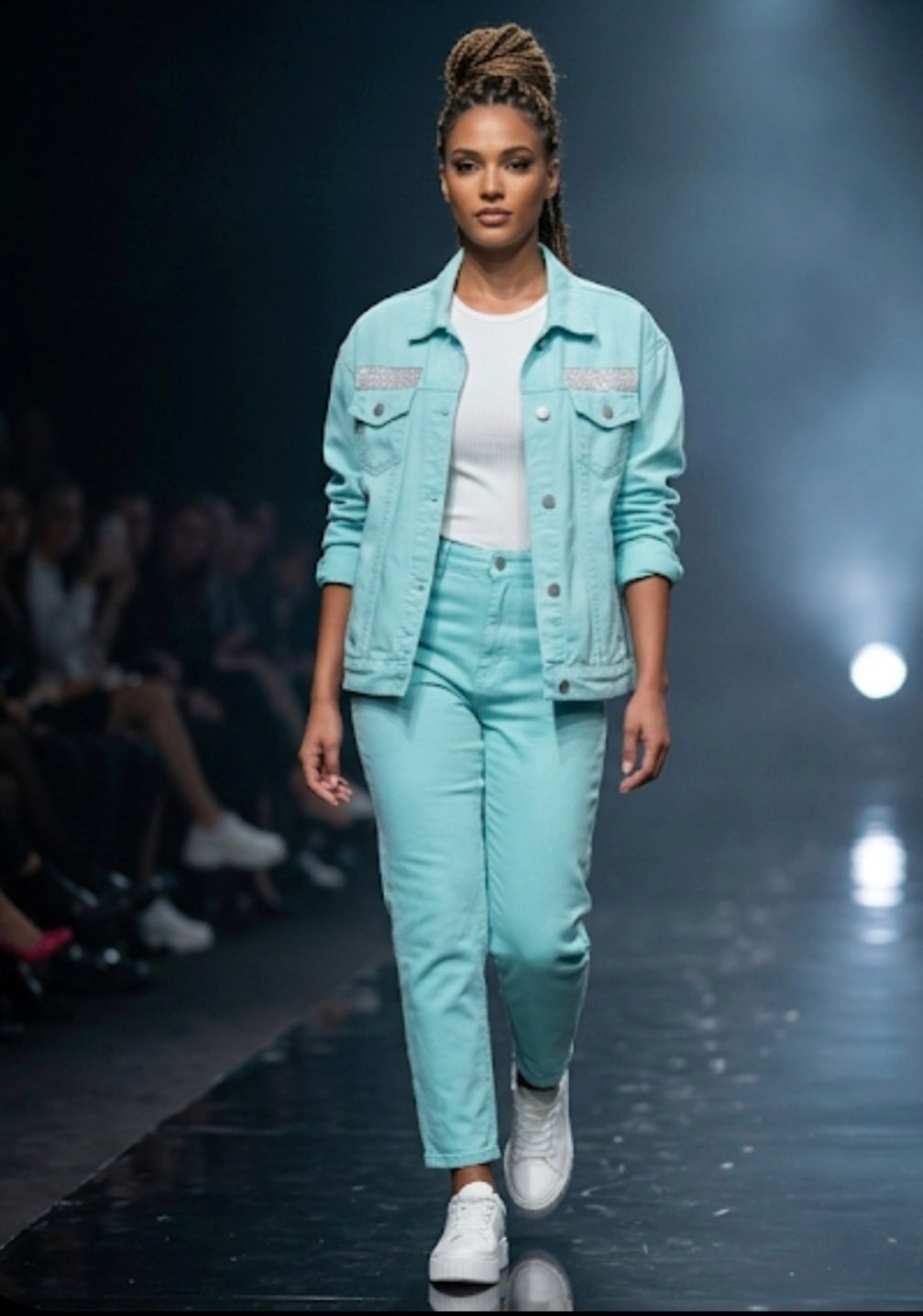 Vista trasera chaqueta vaquera azul claro con parche floral tropical | vaqueraspain
