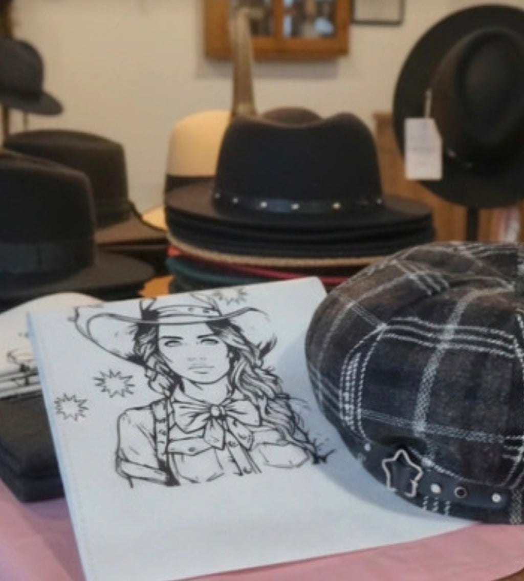 Detalle cuadros escoceses gorra de mujer gris y blanco | vaqueraspain
