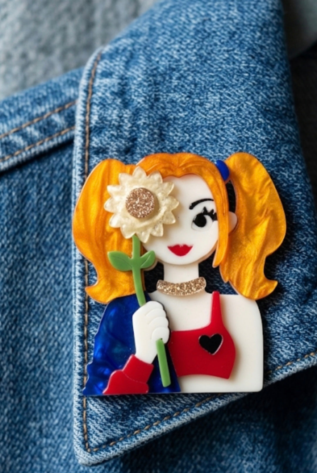 Broche boho chic mujer pelirroja con girasol