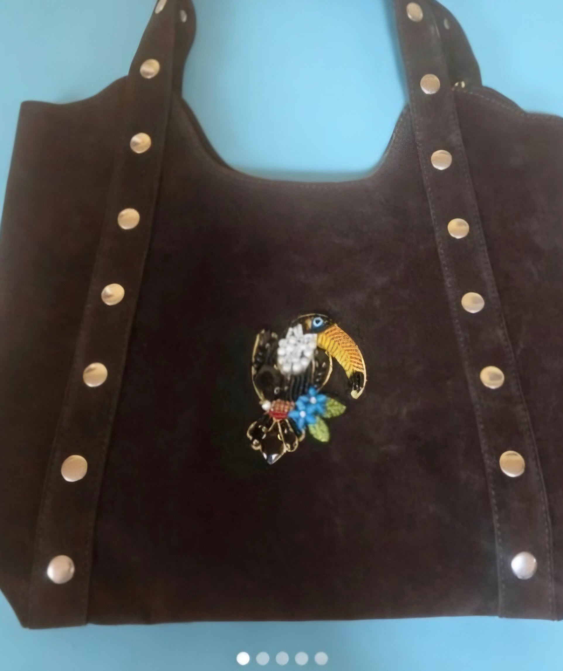 Bolso tote bohemio tucán vibrante de antelina marrón chocolate oscuro vintage | vaqueraspain