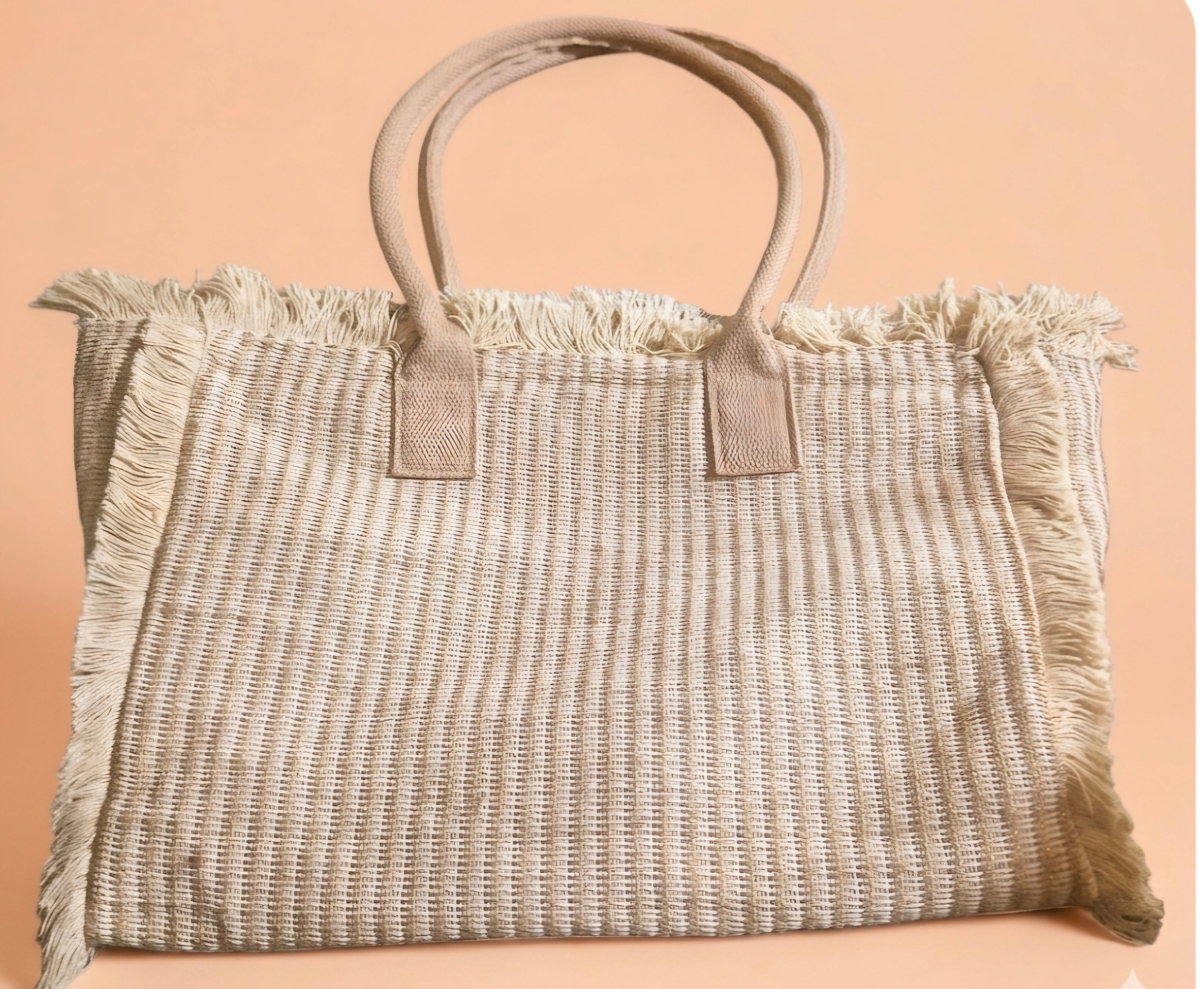 Vista frontal bolso tote boho artesanal beige crema pompones y borlas | vaqueraspain